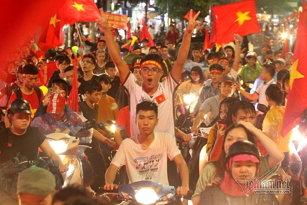 U23 Việt Nam thua U23 Hàn Quốc, đội mưa đi bão quên lối về