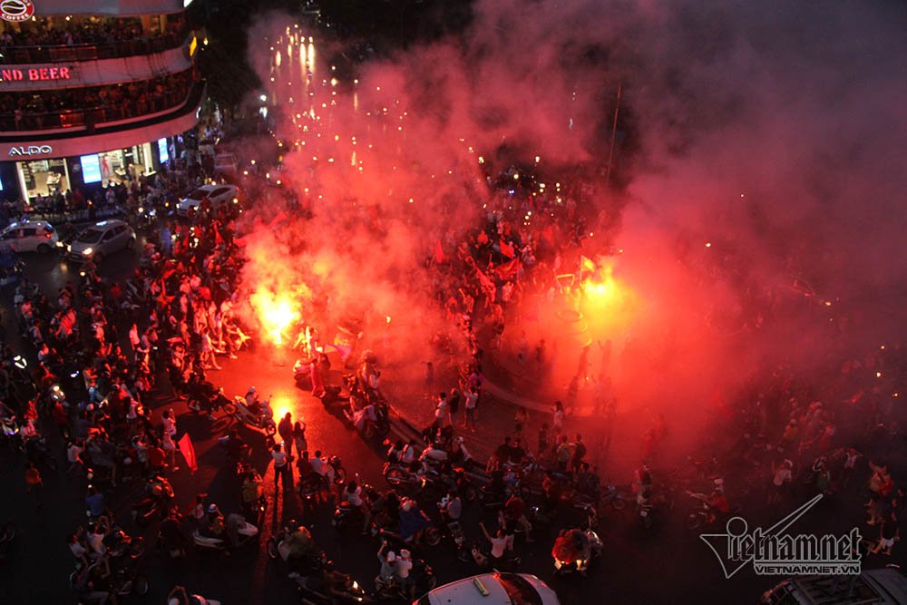 U23 Việt Nam thua U23 Hàn Quốc, đội mưa đi bão quên lối về