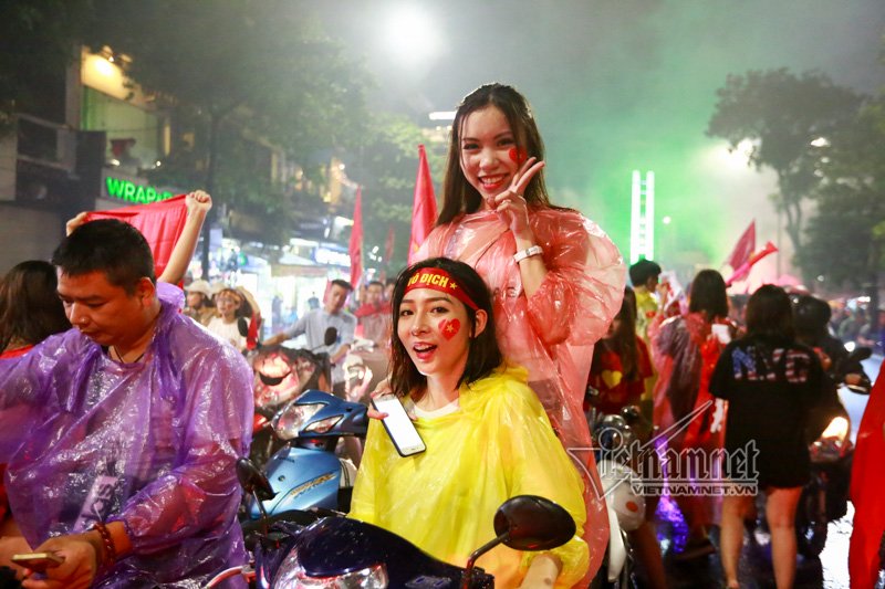 U23 Việt Nam thua U23 Hàn Quốc, đội mưa đi bão quên lối về