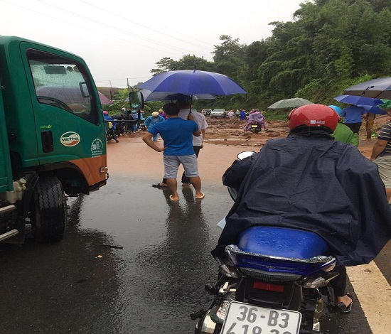 Sơn La: Quốc lộ 6 ngập nước và sạt lở, gây ách tắc nghiêm trọng