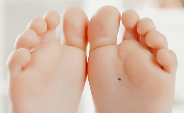 Tướng chân của người phụ nữ phú quý, cứ đi 1 bước là cuộc sống lại giàu có thêm 1 bậc