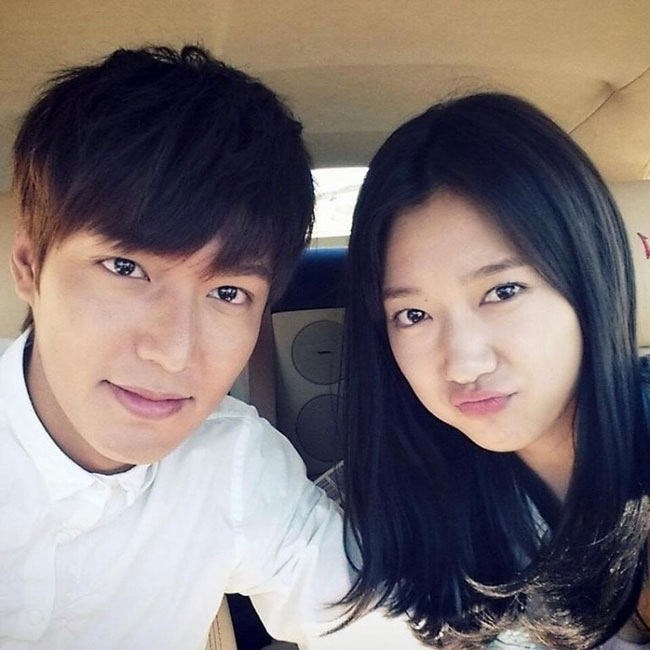 Lấy được cô vợ trẻ, tôi chưa kịp sung sướng hãnh diện đã bị dọa ly hôn chỉ vì... không like ảnh trên facebook