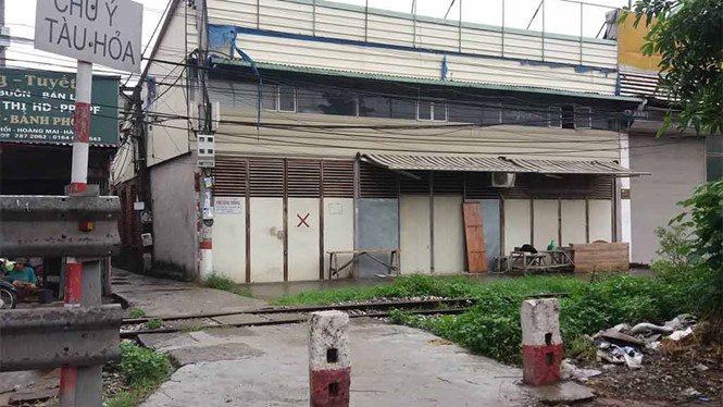 Một người bị tàu hỏa cán chết khi băng qua đường sắt ở Hà Nội