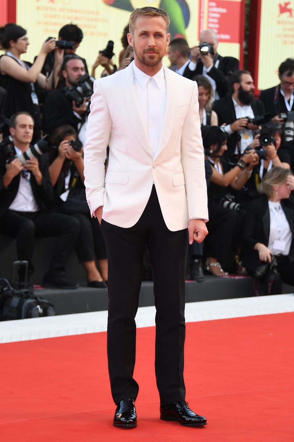 Dàn mỹ nhân khoe vòng 1 nóng bỏng trên thảm đỏ LHP Venice