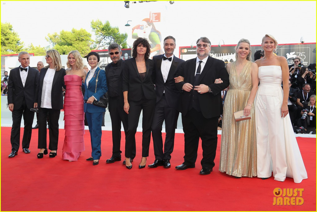 Dàn mỹ nhân khoe vòng 1 nóng bỏng trên thảm đỏ LHP Venice