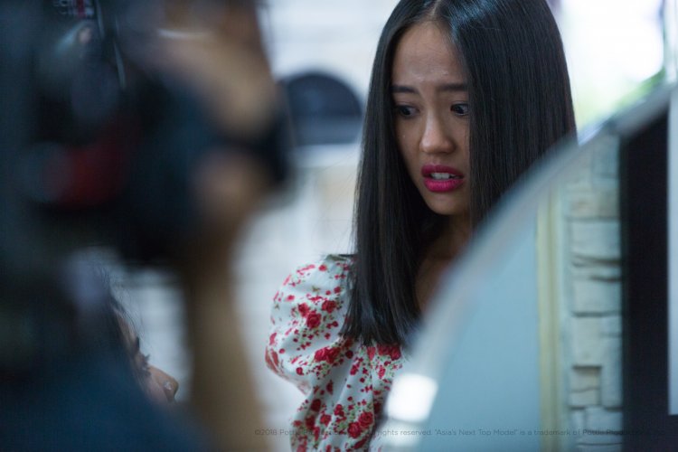 Asias Next Top Model tập 2: Khóc lóc khi bị cắt tóc ngắn nhưng Thanh Vy đã suýt về nhất trong phần thi chụp đôi