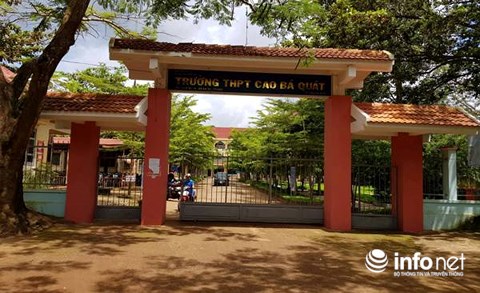 Học sinh dẫn người vào trường đánh thầy giáo gãy xương mũi