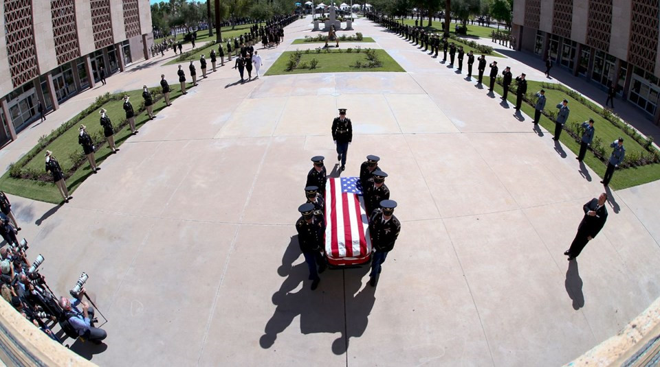 Người dân bang Arizona xếp hàng dài tiễn biệt Thượng nghị sĩ McCain