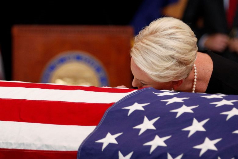 Người dân bang Arizona xếp hàng dài tiễn biệt Thượng nghị sĩ McCain