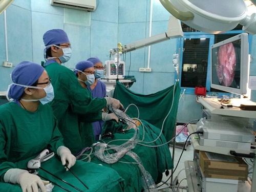 Bé trai mắc dị tật hiếm: Vừa mang nang tuyến phổi khổng lồ vừa bị lõm ngực nặng Bé trai mắc dị tật hiếm: Vừa mang nang tuyến phổi khổng lồ vừa bị lõm ngực nặng