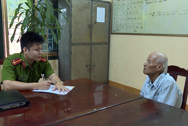 Xấp xỉ tuổi 90 vẫn lừa đảo hàng loạt người bằng chiêu xin việc