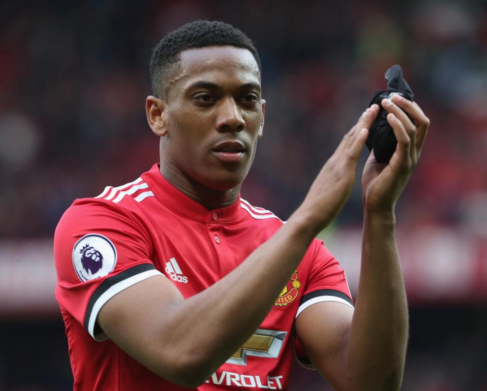 Tin Mourinho bay ghế, Martial ký tiếp 5 năm với MU