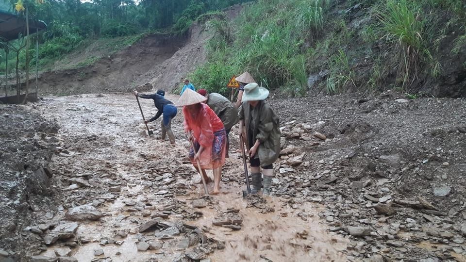 Mưa lớn vùi lấp nhiều phòng học tại huyện vùng cao Thanh Hoá