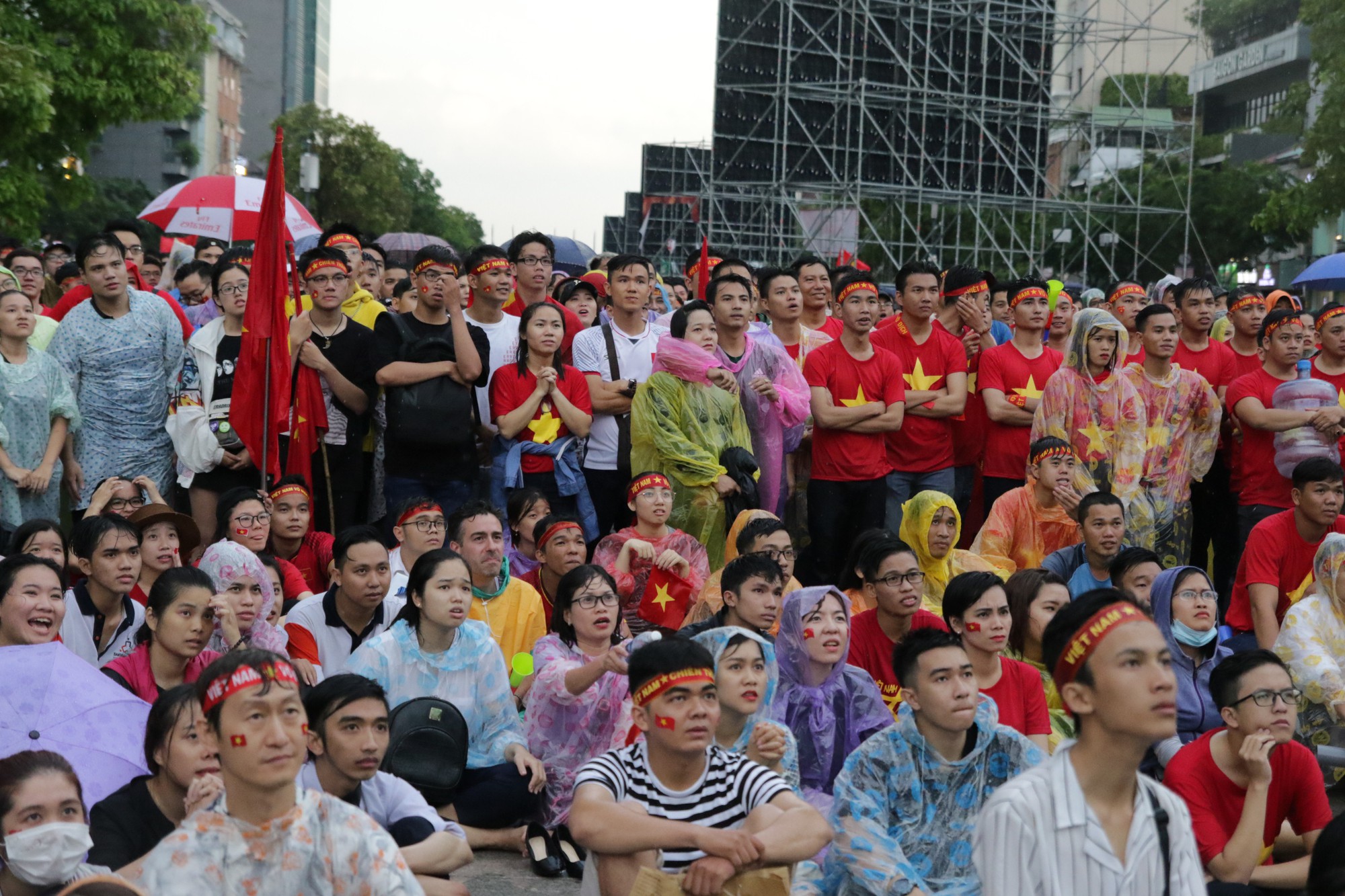 Những nỗi buồn cổ động viên sau thất bại của U23 Việt Nam