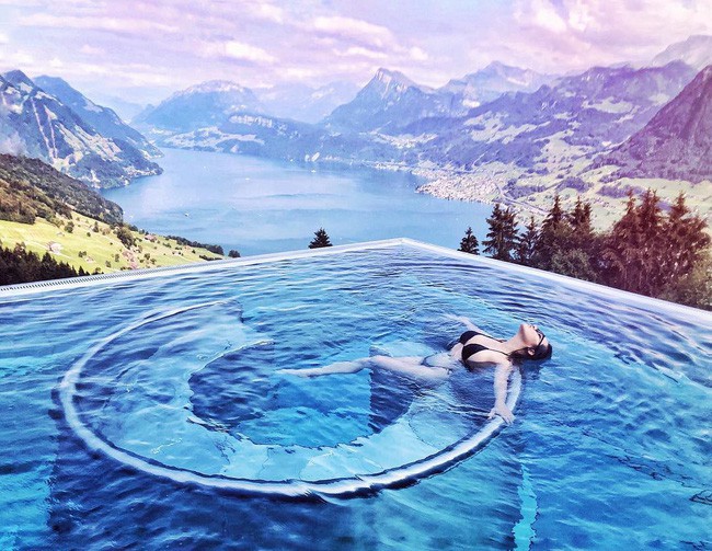 Richkid 23 tuổi đã được Forbes vinh danh: lai 3 dòng máu, xinh đẹp và quyến rũ với thần thái hơn người