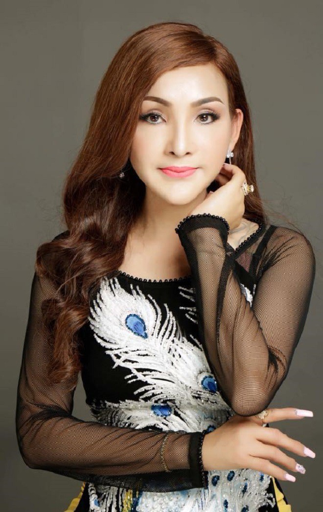 Cuộc đời bão tố của ca sĩ chuyển giới nổi tiếng Việt Nam, chuẩn bị kết hôn lần thứ 4 Cuộc đời bão tố của ca sĩ chuyển giới nổi tiếng Việt Nam, chuẩn bị kết hôn lần thứ 4