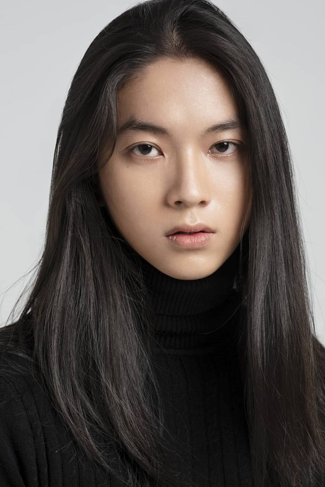 Vẻ đẹp thoát tục đầy mê hoặc của chàng mẫu phi giới tính Hải Đăng