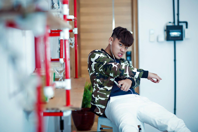 Livestream dạy cách yêu, chàng du học sinh Mỹ bỗng được chú ý vì ngoại hình cool hết nấc Livestream dạy cách yêu, chàng du học sinh Mỹ bỗng được chú ý vì ngoại hình cool hết nấc