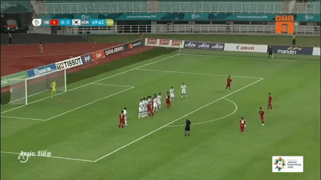 5 giờ sau cú sút phạt cầu vồng trong mưa, lượng follow trang cá nhân của Minh Vương tăng vọt