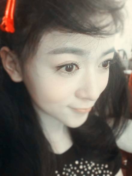 Ngụy Anh Lạc Ngô Cẩn Ngôn bị tố độn cằm, gọt mặt V-line, nhan sắc năm xưa khác xa bây giờ