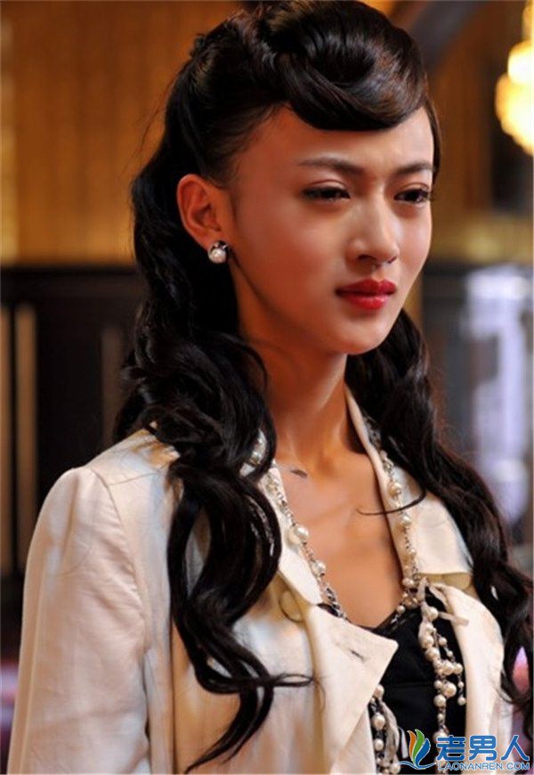 Ngụy Anh Lạc Ngô Cẩn Ngôn bị tố độn cằm, gọt mặt V-line, nhan sắc năm xưa khác xa bây giờ Ngụy Anh Lạc Ngô Cẩn Ngôn bị tố độn cằm, gọt mặt V-line, nhan sắc năm xưa khác xa bây giờ