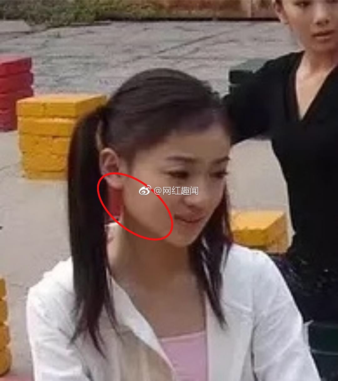 Ngụy Anh Lạc Ngô Cẩn Ngôn bị tố độn cằm, gọt mặt V-line, nhan sắc năm xưa khác xa bây giờ Ngụy Anh Lạc Ngô Cẩn Ngôn bị tố độn cằm, gọt mặt V-line, nhan sắc năm xưa khác xa bây giờ