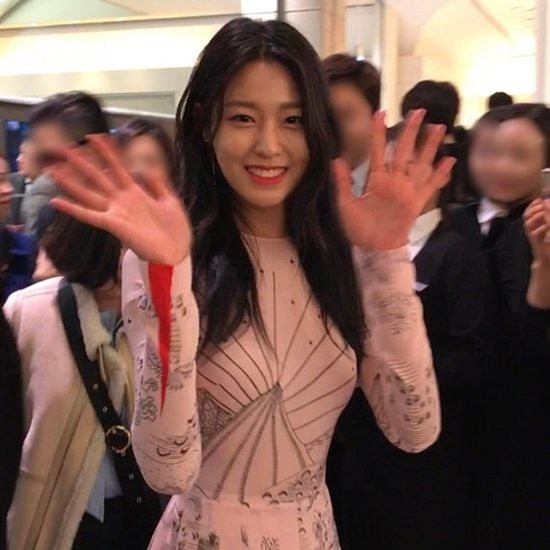 Ngược đời nhan sắc mỹ nhân Hàn - Trung: Ảnh chính thức bị dìm như thảm họa, hình chụp vội thì đẹp đỉnh cao