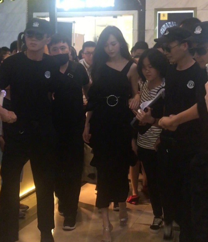 Ngược đời nhan sắc mỹ nhân Hàn - Trung: Ảnh chính thức bị dìm như thảm họa, hình chụp vội thì đẹp đỉnh cao