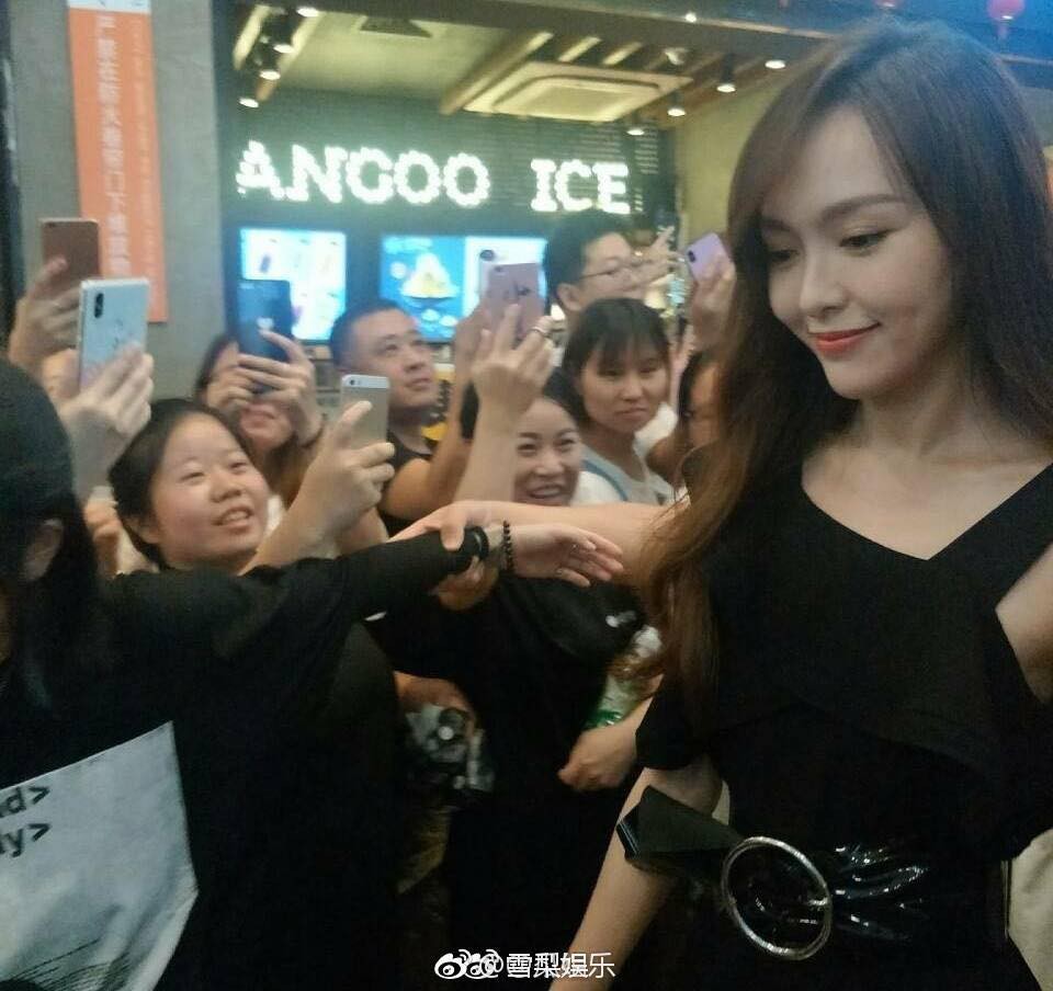 Ngược đời nhan sắc mỹ nhân Hàn - Trung: Ảnh chính thức bị dìm như thảm họa, hình chụp vội thì đẹp đỉnh cao