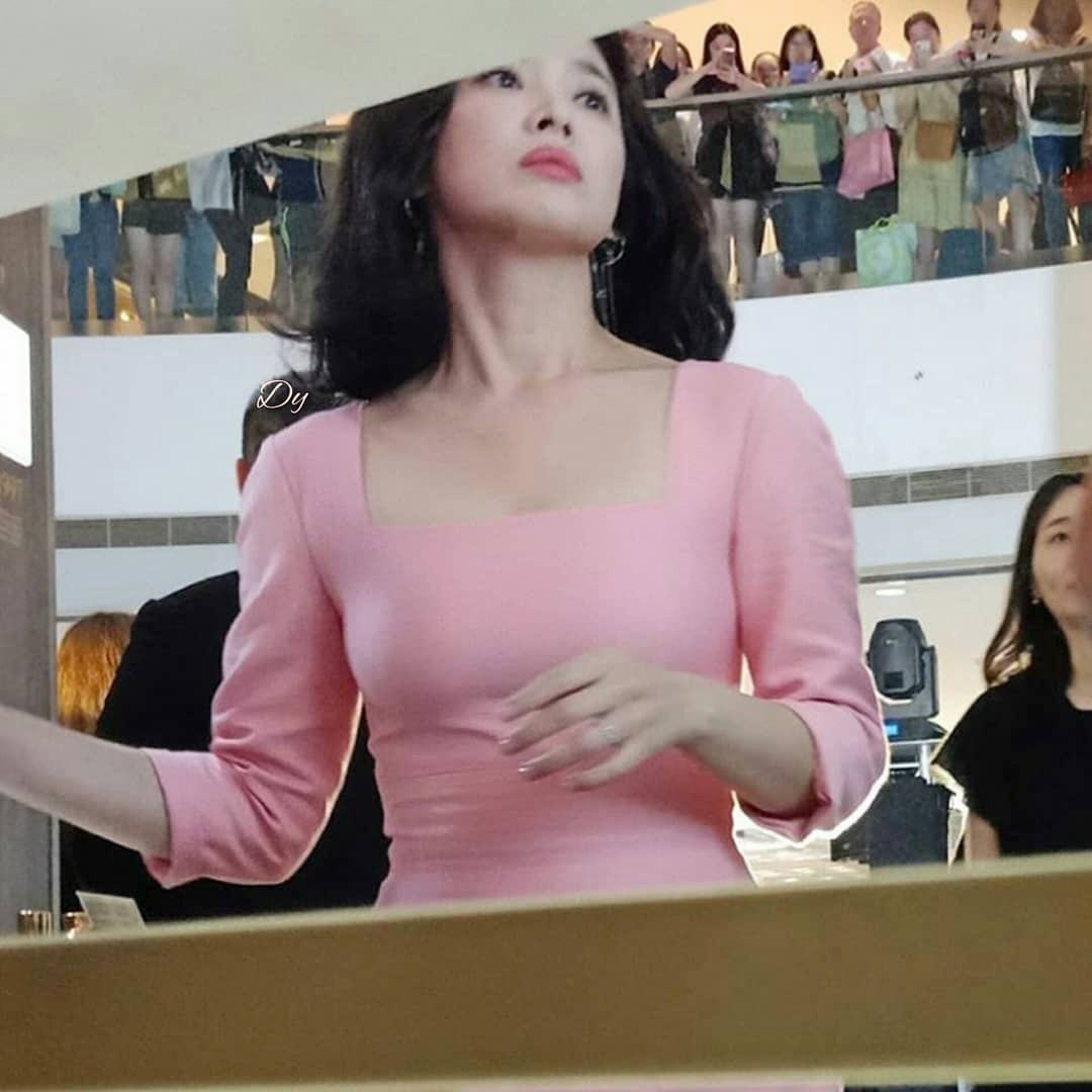 Ngược đời nhan sắc mỹ nhân Hàn - Trung: Ảnh chính thức bị dìm như thảm họa, hình chụp vội thì đẹp đỉnh cao