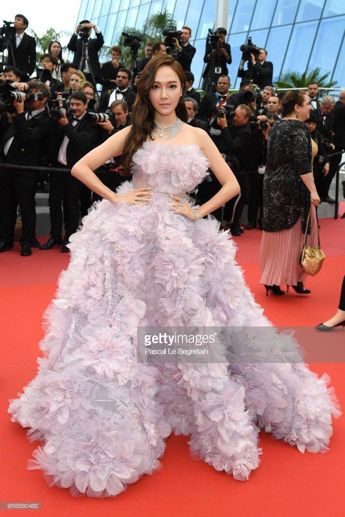 Ngược đời nhan sắc mỹ nhân Hàn - Trung: Ảnh chính thức bị dìm như thảm họa, hình chụp vội thì đẹp đỉnh cao