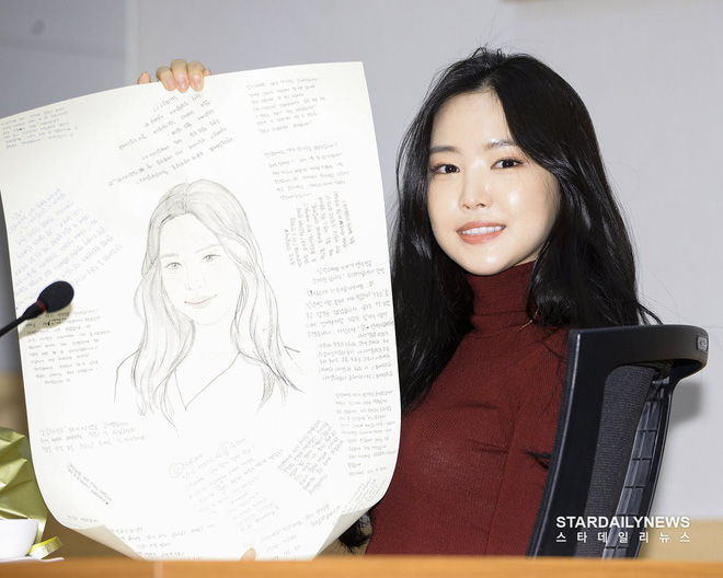 Ngược đời nhan sắc mỹ nhân Hàn - Trung: Ảnh chính thức bị dìm như thảm họa, hình chụp vội thì đẹp đỉnh cao