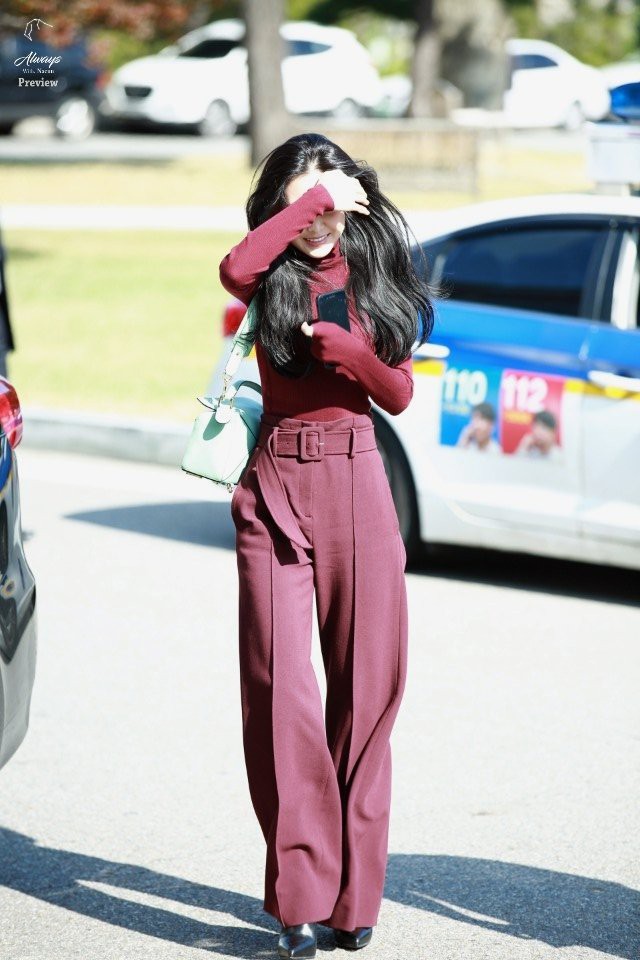 Ngược đời nhan sắc mỹ nhân Hàn - Trung: Ảnh chính thức bị dìm như thảm họa, hình chụp vội thì đẹp đỉnh cao