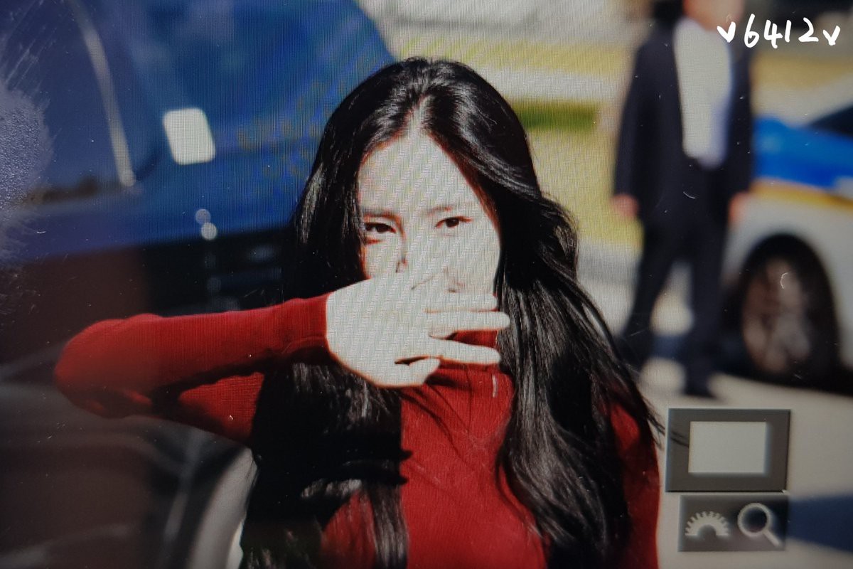 Ngược đời nhan sắc mỹ nhân Hàn - Trung: Ảnh chính thức bị dìm như thảm họa, hình chụp vội thì đẹp đỉnh cao