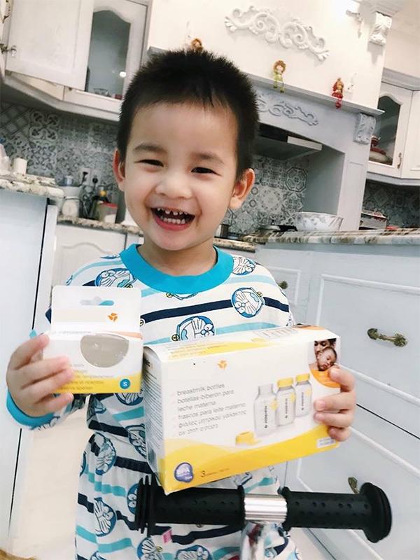 Vợ Đăng Khôi bất ngờ bị chỉ trích hứa tặng quần áo cũ của con nhưng…không tặng