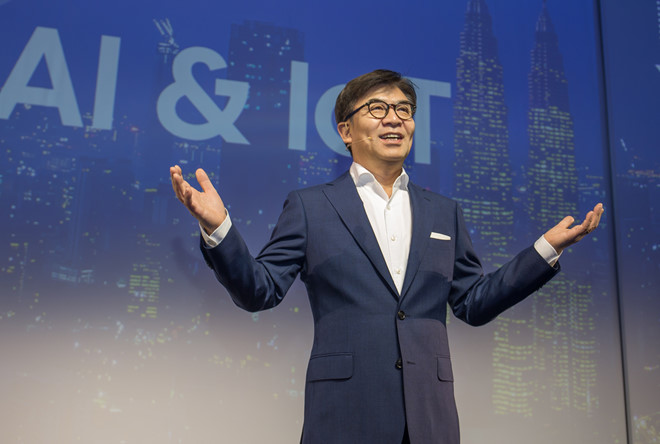 TV QLED độ phân giải 8K đầu tiên của Samsung ra mắt