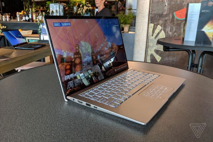 Laptop màn hình không viền của Asus, giá từ 900 USD