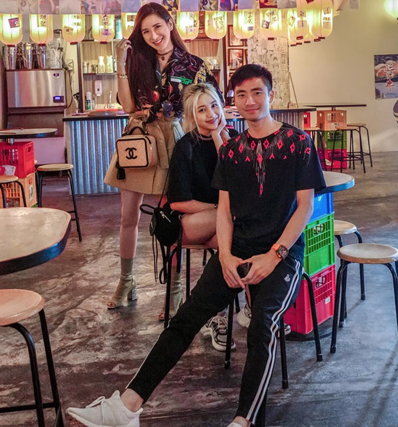 Ảnh gia đình chụp vội đẹp như bìa tạp chí làm dân mạng hoang mang: Đâu là mẹ, đâu là con?