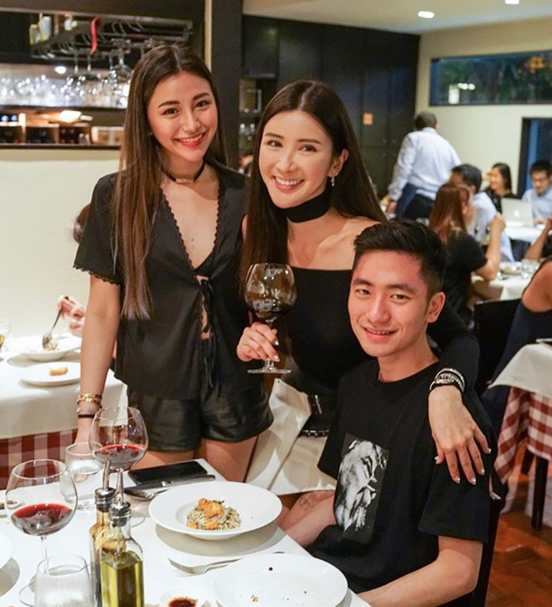 Ảnh gia đình chụp vội đẹp như bìa tạp chí làm dân mạng hoang mang: Đâu là mẹ, đâu là con? Ảnh gia đình chụp vội đẹp như bìa tạp chí làm dân mạng hoang mang: Đâu là mẹ, đâu là con?