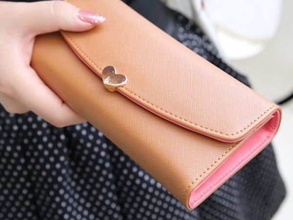 Chị gái bực vì đã nuôi em gái học Đại học lại còn bị em rút trộm tiền, hội chị em nhao nhao bày cách trị