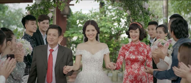 Phim Yêu Thì Ghét Thôi tập 2: Đang mùi mẫn mà bị phá đám, con rể Vân Dung hoảng hốt mặc quần trái Phim Yêu Thì Ghét Thôi tập 2: Đang mùi mẫn mà bị phá đám, con rể Vân Dung hoảng hốt mặc quần trái