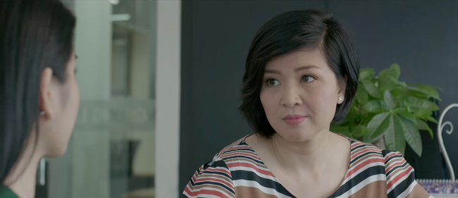 Phim Yêu Thì Ghét Thôi tập 2: Đang mùi mẫn mà bị phá đám, con rể Vân Dung hoảng hốt mặc quần trái Phim Yêu Thì Ghét Thôi tập 2: Đang mùi mẫn mà bị phá đám, con rể Vân Dung hoảng hốt mặc quần trái