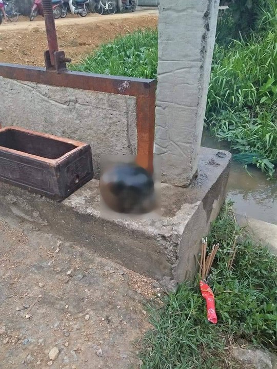 Phát hiện bộ hài cốt cùng bộ quần áo đàn ông dưới lạch nước