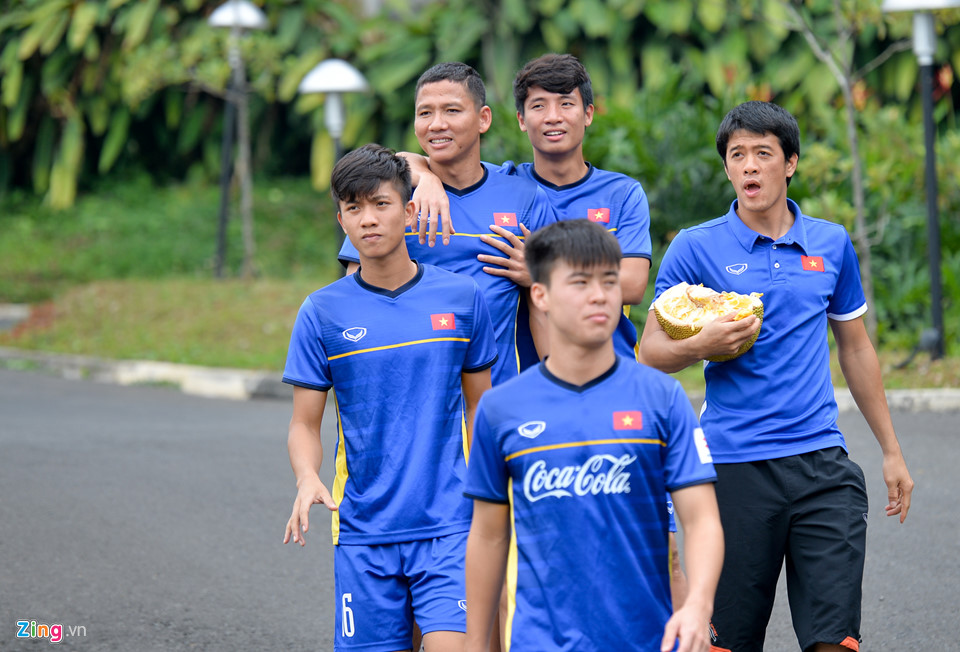 Đức Huy, Văn Đức háo hức khi được ăn mít trên đất Indonesia