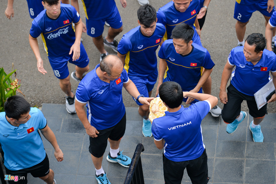 Đức Huy, Văn Đức háo hức khi được ăn mít trên đất Indonesia