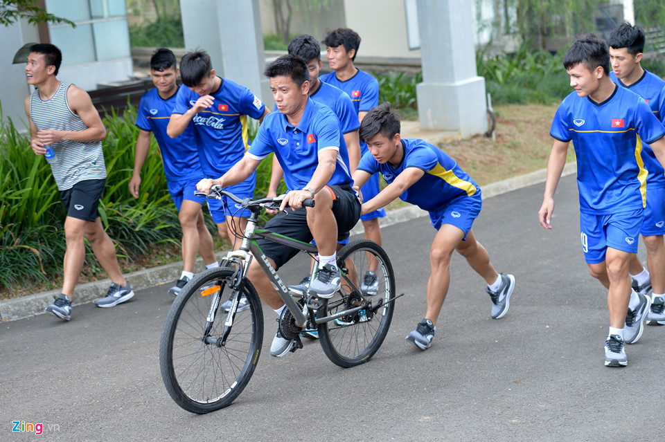 Đức Huy, Văn Đức háo hức khi được ăn mít trên đất Indonesia