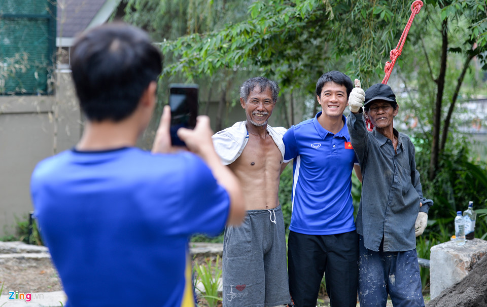 Đức Huy, Văn Đức háo hức khi được ăn mít trên đất Indonesia