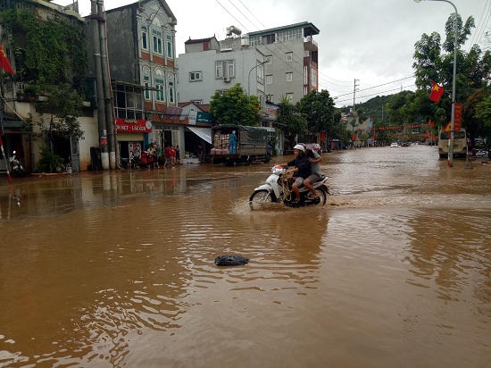 Sơn La: Hàng nghìn hộ dân vất vả chạy lụt trong đêm