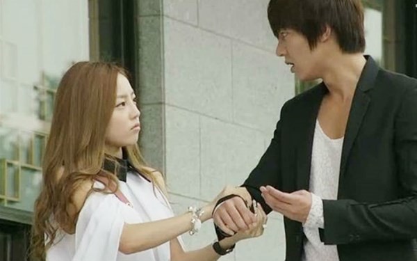 Sự thật về cô gái đảm đang, ngoan hiền mẹ nhắm cho con trai