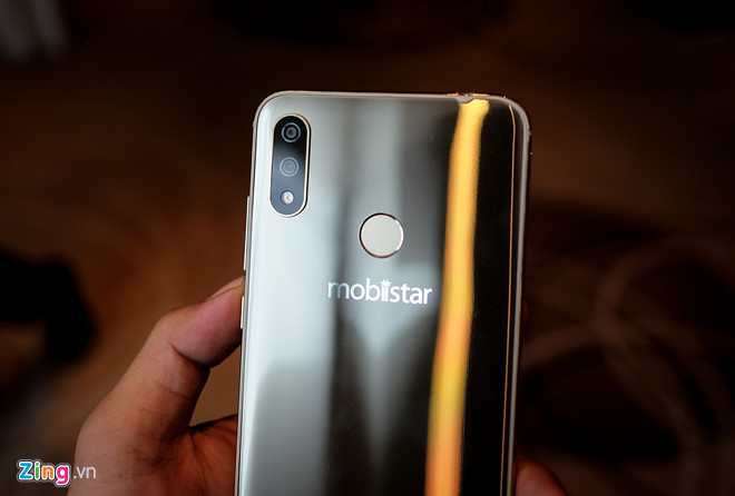 Mobiistar X ra mắt ở VN - dáng giống iPhone X, giá 4,5 triệu đồng